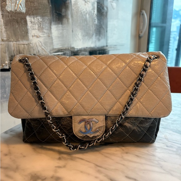 Chic Two-Tone Quilted Chanel bag - Picture 2 of 7